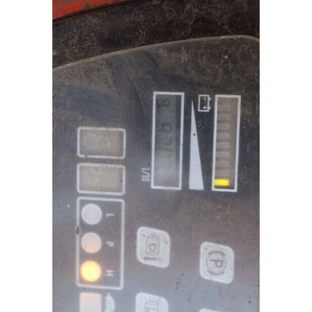 2004 BT CBE 15T-47140335
