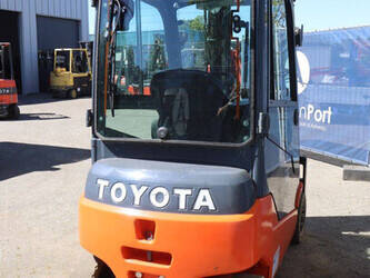 2016-toyota-8fbm16t-1452275-47140447