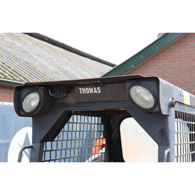 2001 THOMAS 153-47141632
