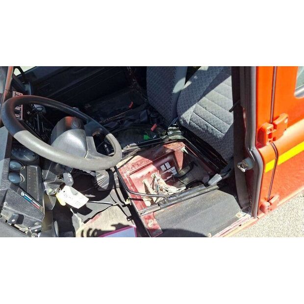 2005 Land Rover Defender-47156810
