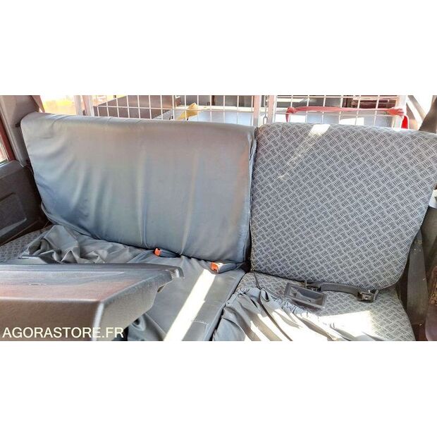 2005 Land Rover Defender-47156839