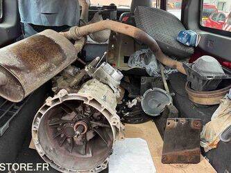 2008-land-rover-defender-1452431-47156873