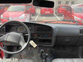 1990-toyota-hilux-47157390