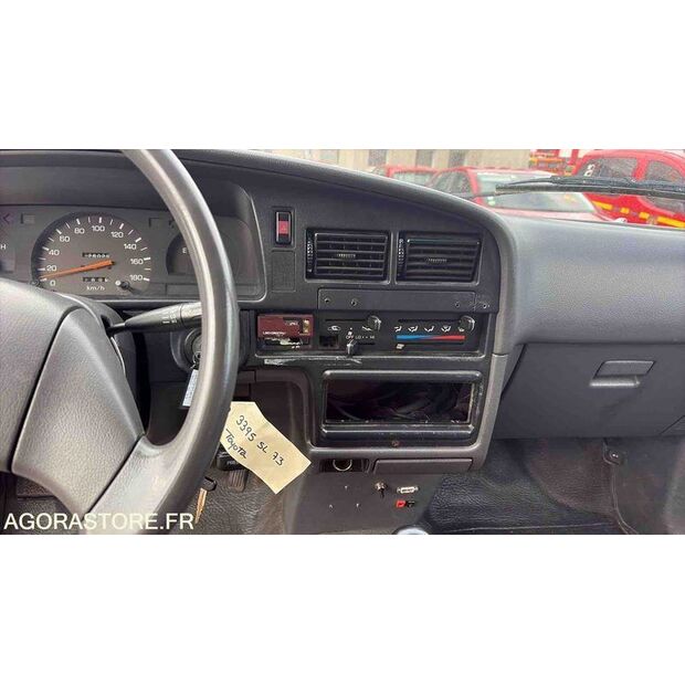 1990 Toyota Hilux-47157391