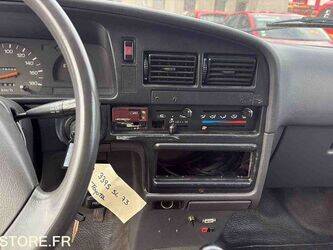 1990-toyota-hilux-47157391