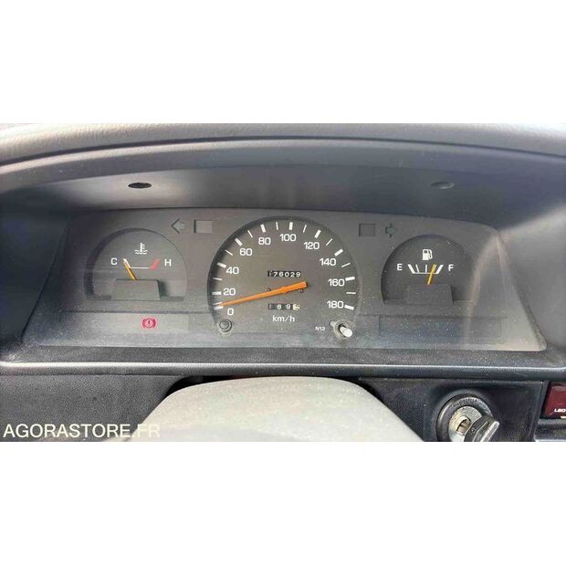 1990 Toyota Hilux-47157392