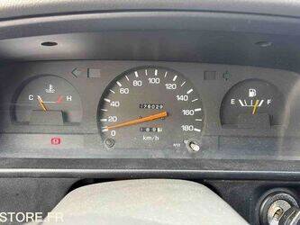 1990-toyota-hilux-47157392