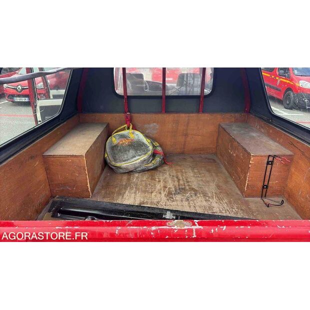 1990 Toyota Hilux-47157393