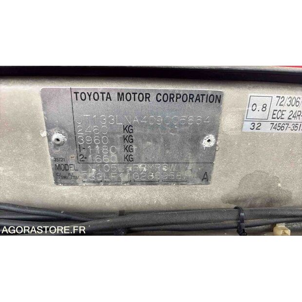 1990 Toyota Hilux-47157398