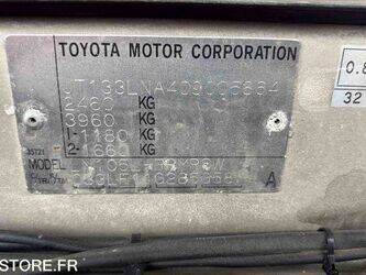 1990-toyota-hilux-47157398