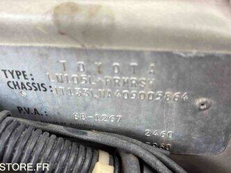 1990-toyota-hilux-47157400