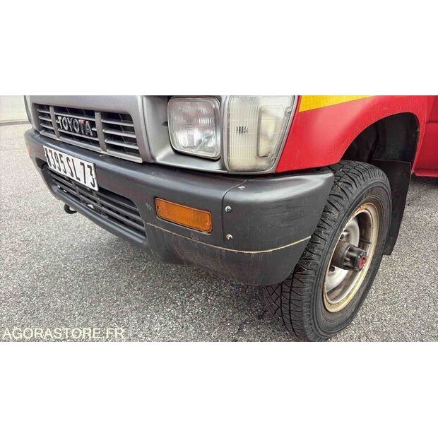 1990 Toyota Hilux-47157406