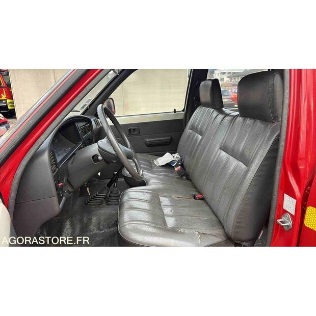 1990 Toyota Hilux-47157414