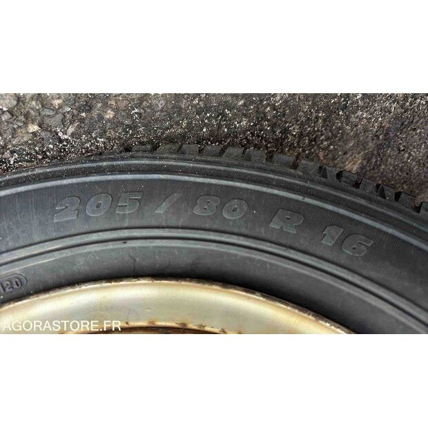 1990 Toyota Hilux-47157418