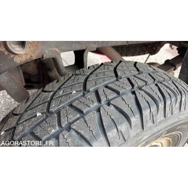 1990 Toyota Hilux-47157419