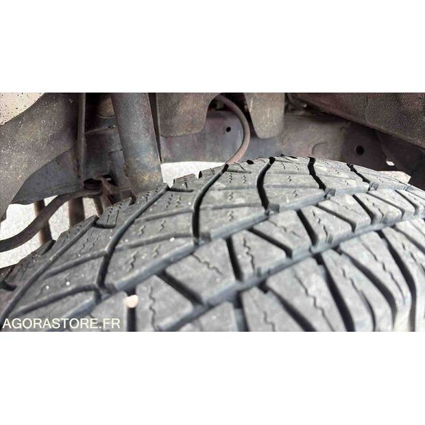 1990 Toyota Hilux-47157421