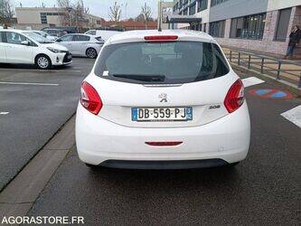 2013-peugeot-208-1452456-47157720