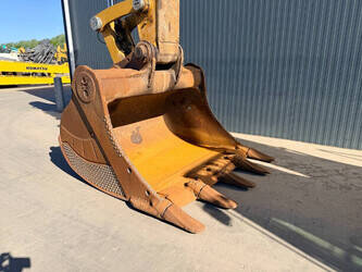 2017-caterpillar-352f-1452730-47162014