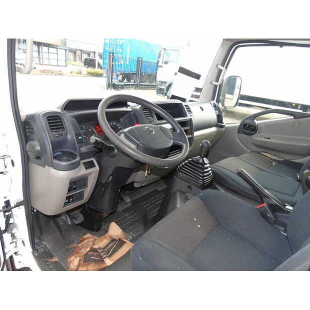 2018 نيسان Cabstar-47162823
