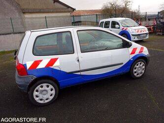 2005-renault-twingo-1452985-47179576