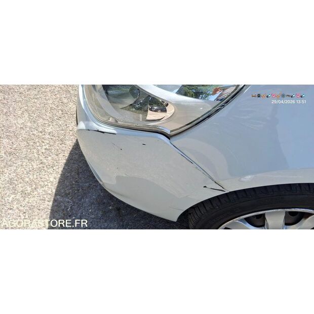 2012 Renault Clio-47179917