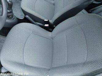 2009-renault-clio-1453036-47180851