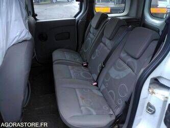 2010-renault-kangoo-1453049-47181260