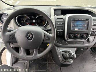 2015-renault-trafic-1453057-47181477