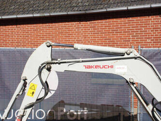 2014-takeuchi-tb219-1453108-47183648