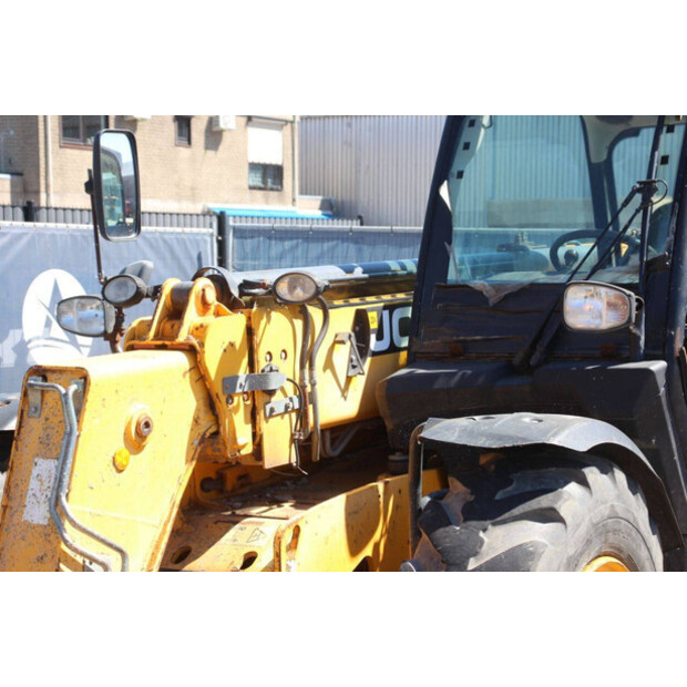 2011 جيه سي بي 535-95-47184038