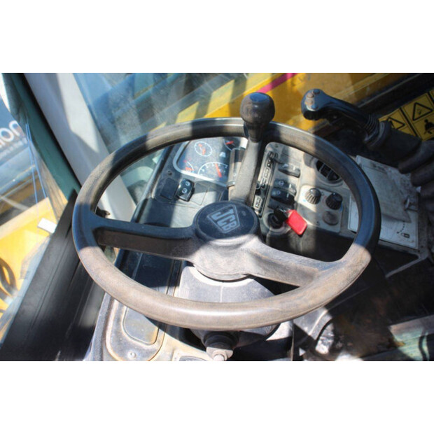 2011 جيه سي بي 535-95-47184053