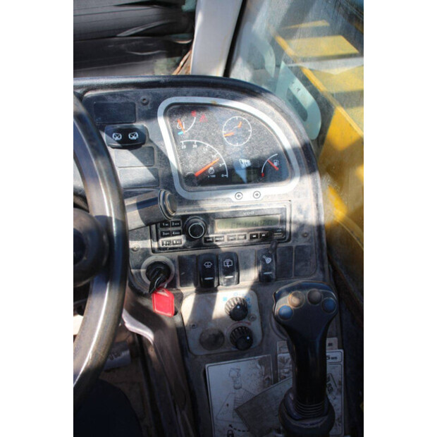 2011 جيه سي بي 535-95-47184055