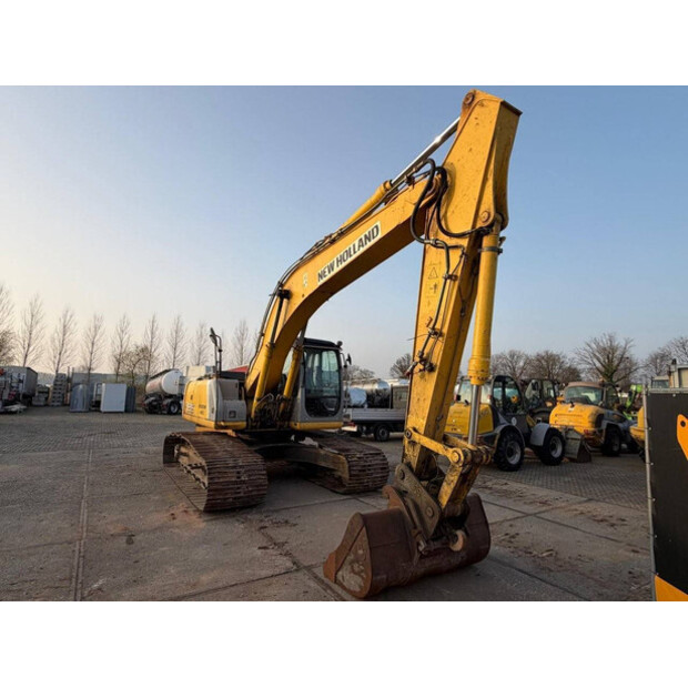2006 New Holland Kobelco E215-47184367