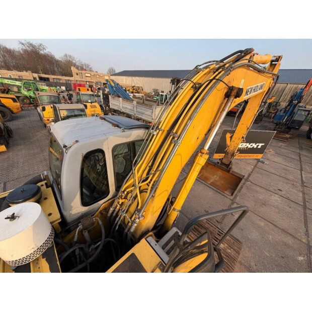 2006 New Holland Kobelco E215-47184373