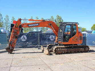 صورة ل حفارات مجنزرة 2014 دووسان DX140LCR-3