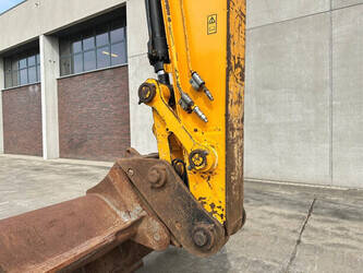 2017-jcb-js-220-lc-47186375