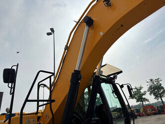 2017-jcb-js-220-lc-47186383