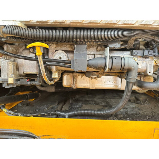 2017 جيه سي بي JS 220 LC-47186404