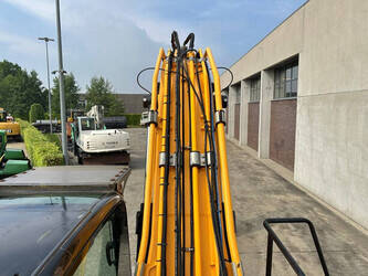 2017-jcb-js-220-lc-47186408