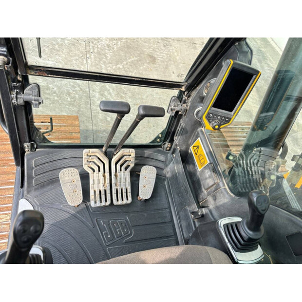2017 جيه سي بي JS 220 LC-47186420
