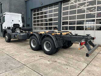 2026-mercedes-benz-arocs-4045-1453328-47189348