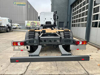 2026-mercedes-benz-arocs-4045-1453328-47189350