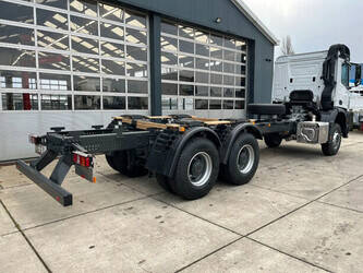 2026-mercedes-benz-arocs-4045-1453328-47189351
