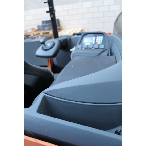 2011 BT RRE 160-47198651