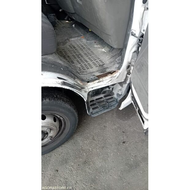 2010 Renault Maxity-47204154