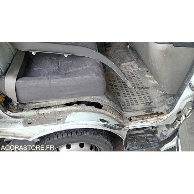 2010 Renault Maxity-47204162