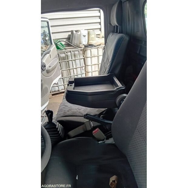 2010 Renault Maxity-47204165