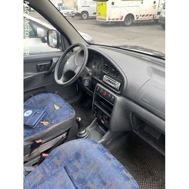 2001 Peugeot PARTNER-47204405