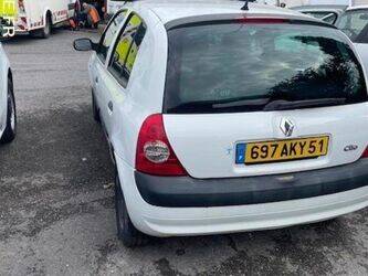 2004-renault-clio-1453416-47204565