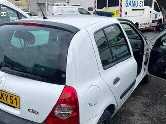 2004-renault-clio-1453416-47204566